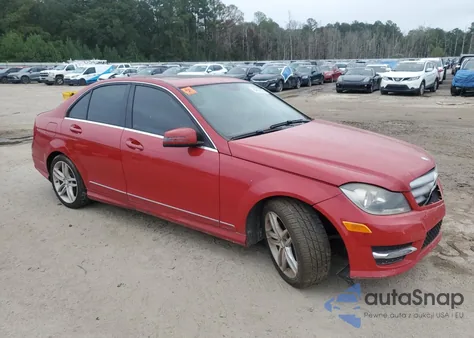 2013 Mercedes-Benz C 250 from USA, damaged, VIN WDDGF4HB8DR294443